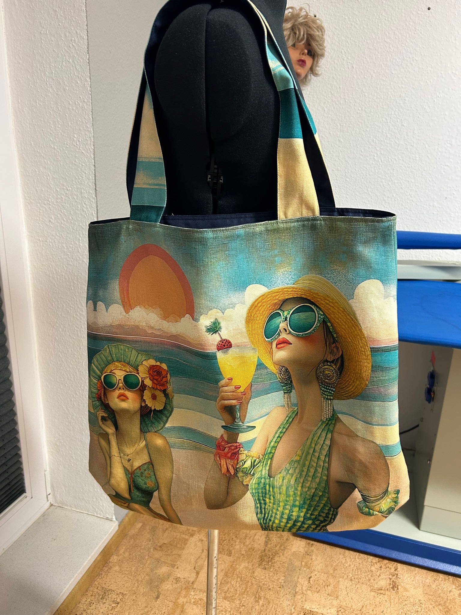 Große Canvas-Tasche mit buntem Strandmotiv