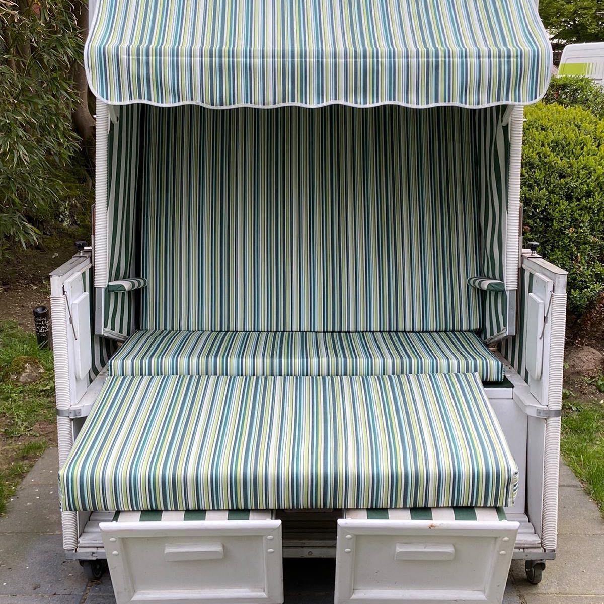 Strandkorb mit neuem gestreiftem Bezug von Bruhn Design